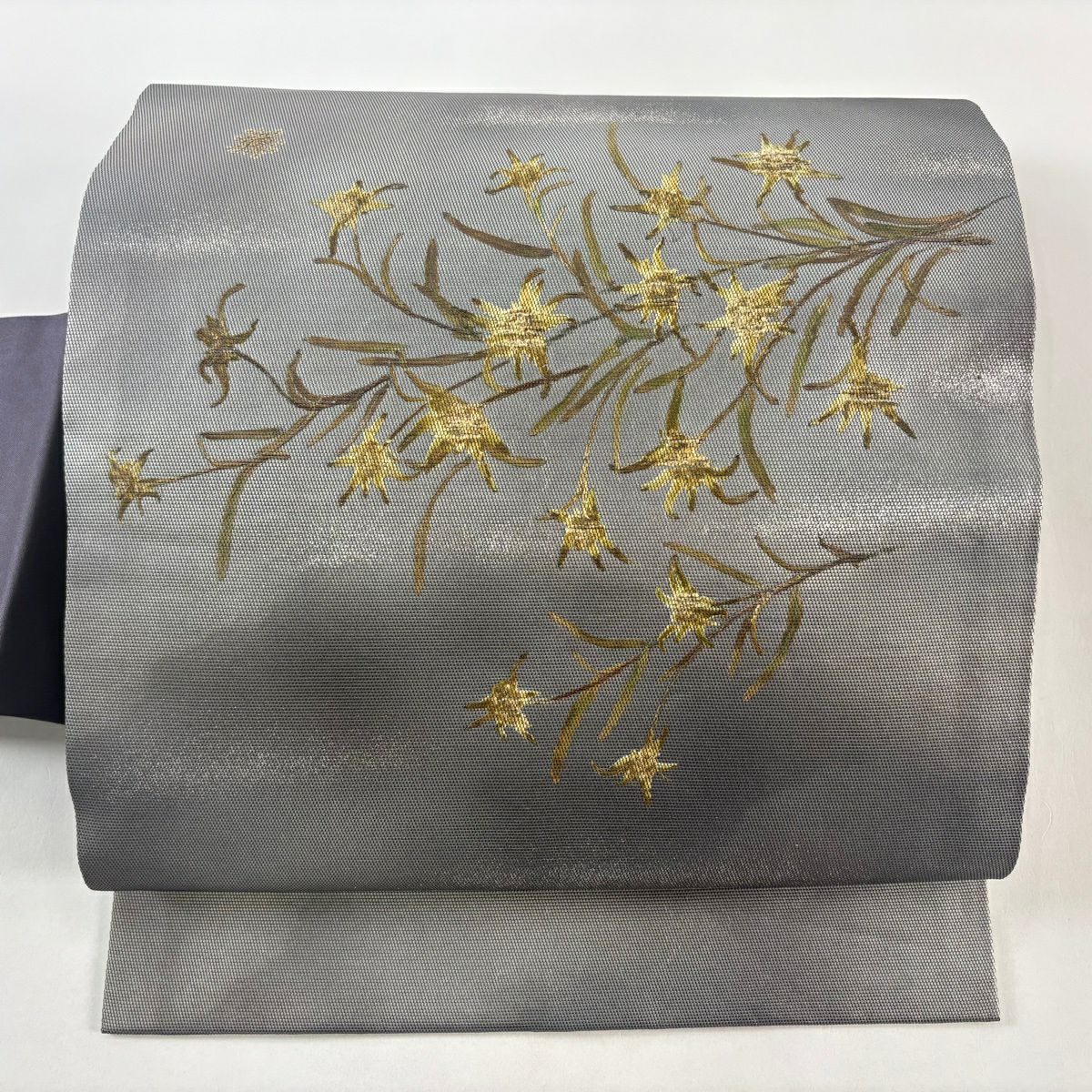 【美品】 名古屋帶 秀品級 花香織 草花紋紋 霞 金銀彩 紫 純蠶絲