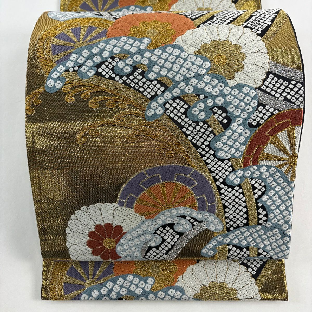 【美品】 袋帶 秀品級 菊花 波頭 唐織 金金箔 黑 六通 純蠶絲