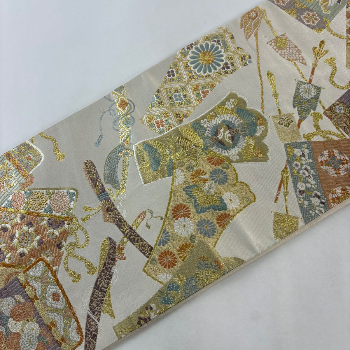 【美品】 袋帶 秀品級 鎧威 刀 金糸 金金箔 奶油 六通 純蠶絲