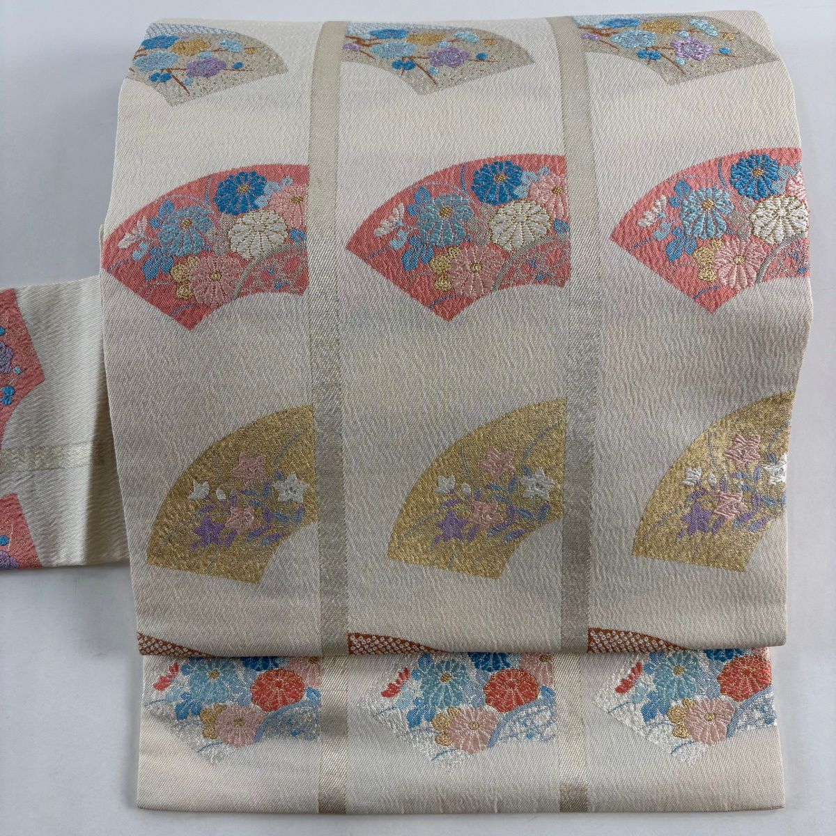 【美品】 名古屋帶 秀品級 扇子面 草花紋 金銀彩 金金箔 米色 純蠶絲