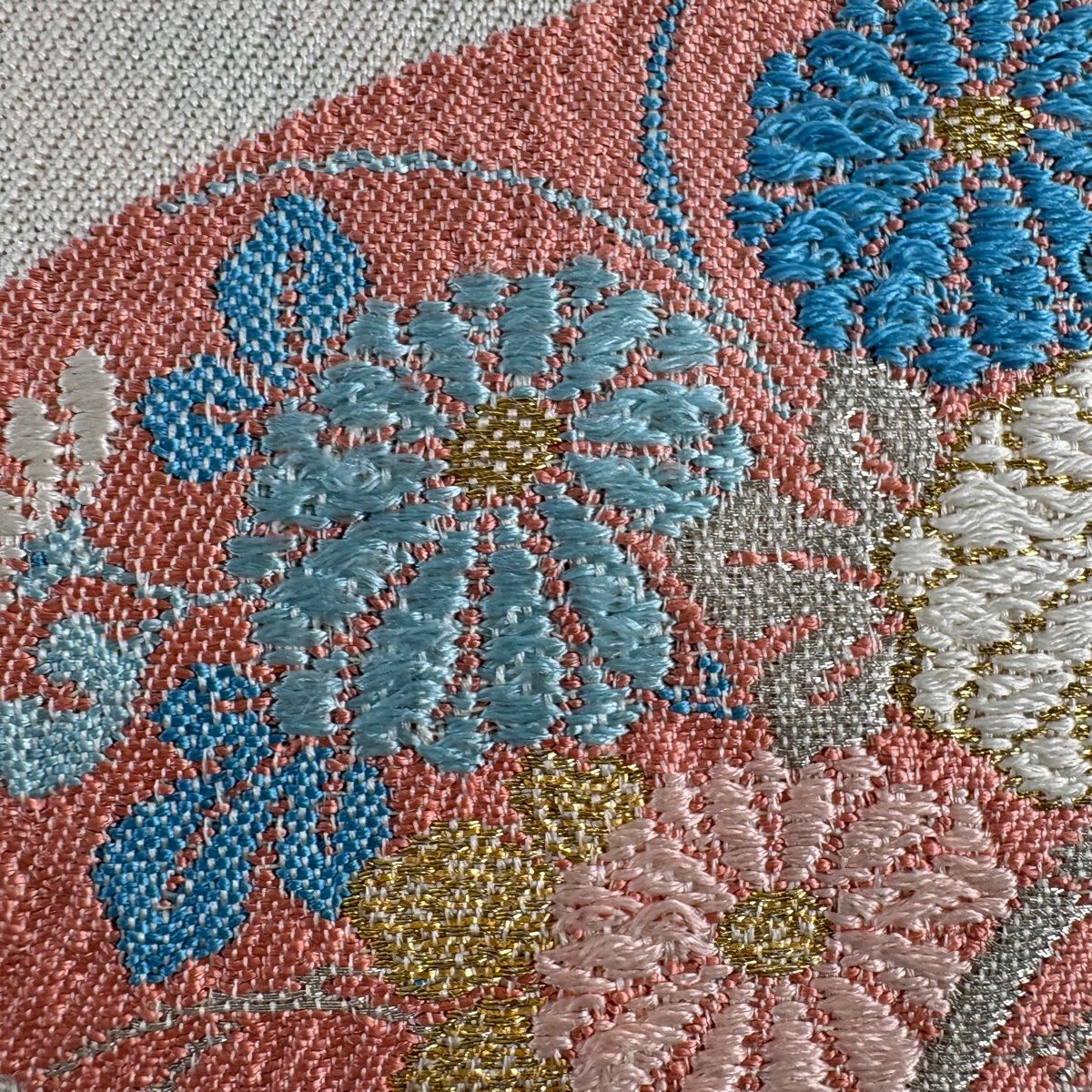 【美品】 名古屋帶 秀品級 扇子面 草花紋 金銀彩 金金箔 米色 純蠶絲