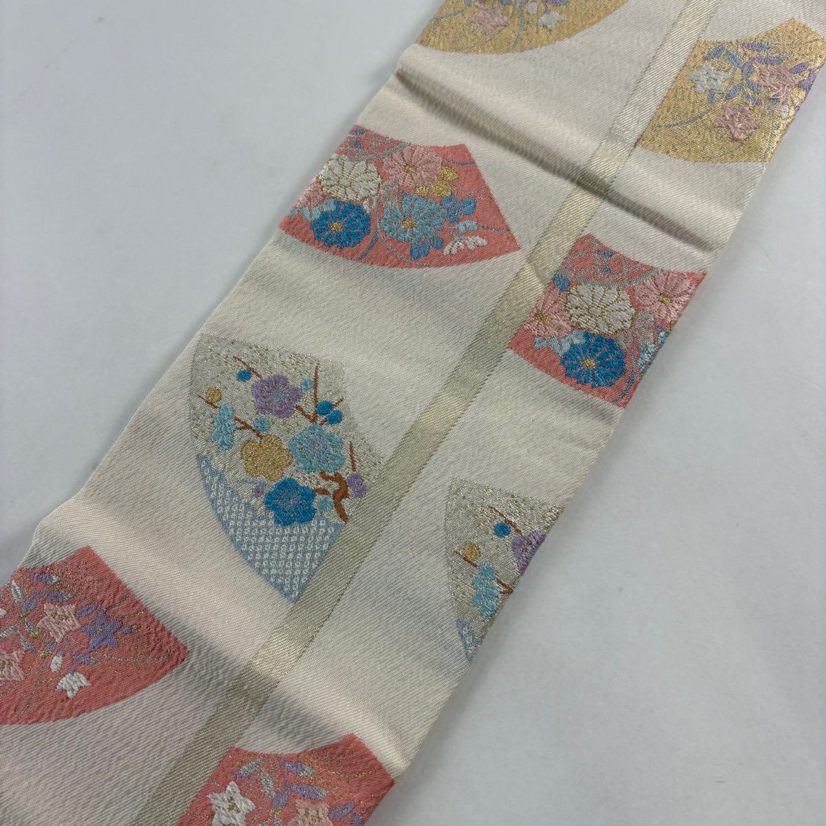 【美品】 名古屋帶 秀品級 扇子面 草花紋 金銀彩 金金箔 米色 純蠶絲