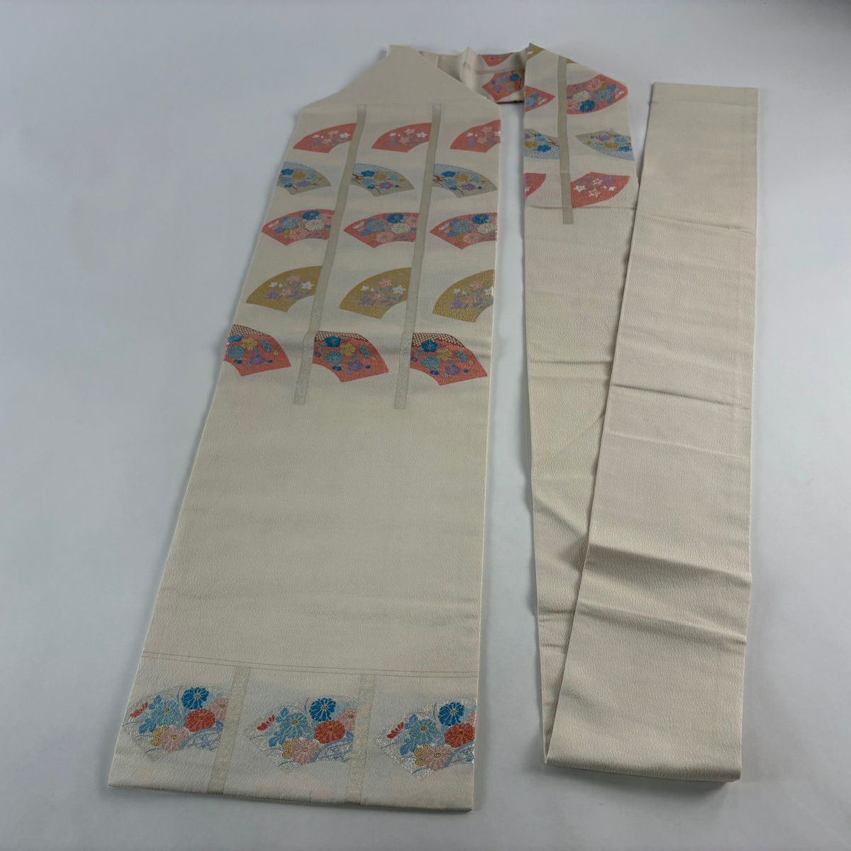 【美品】 名古屋帶 秀品級 扇子面 草花紋 金銀彩 金金箔 米色 純蠶絲
