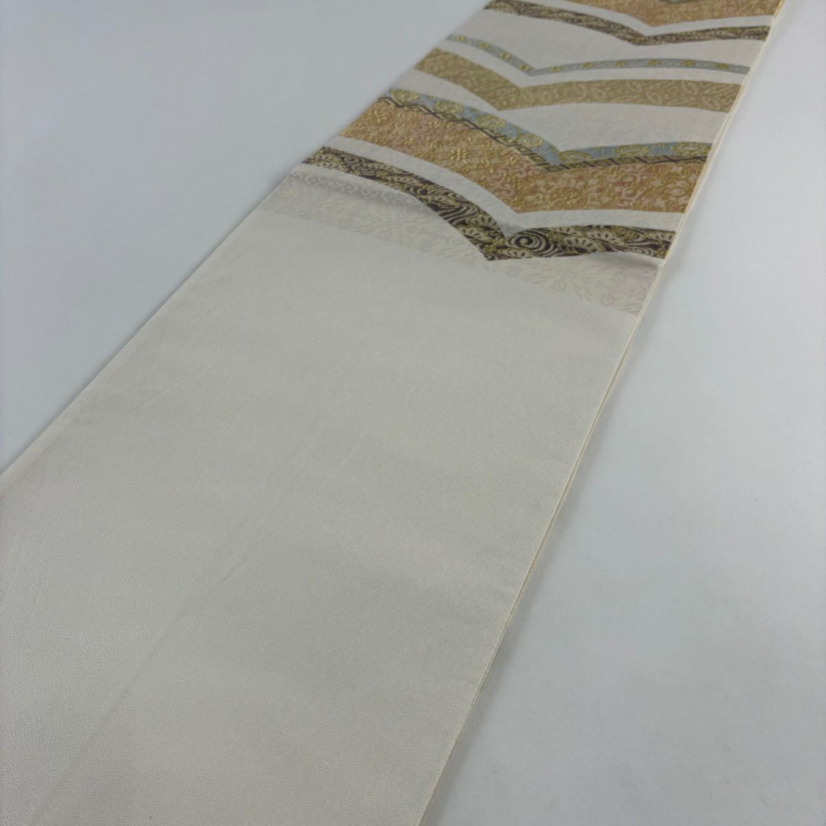 【美品】 袋帶 秀品級 正倉院裂集 花唐草紋 松樹 金絲 米色 六通 純蠶絲