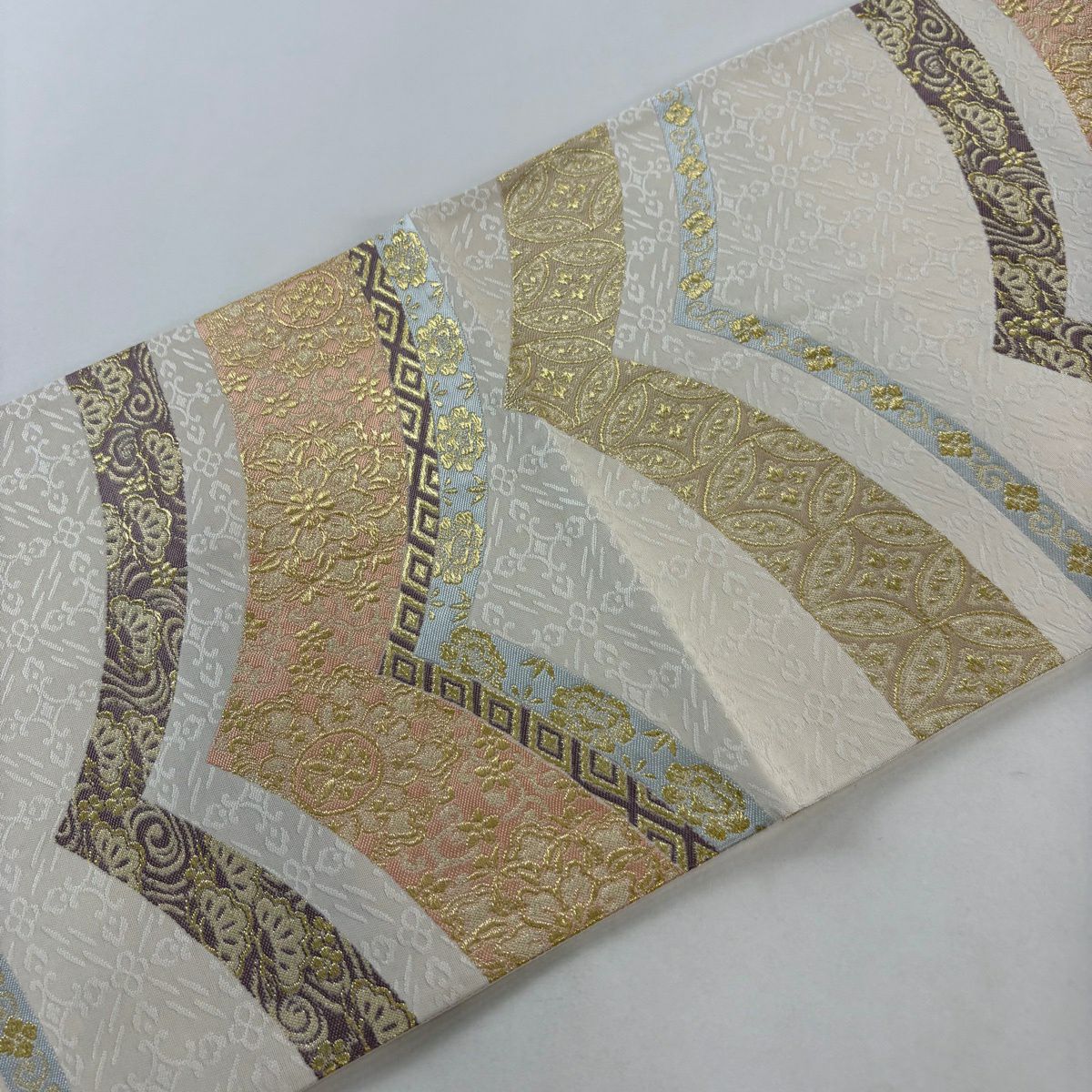 【美品】 袋帶 秀品級 正倉院裂集 花唐草紋 松樹 金絲 米色 六通 純蠶絲