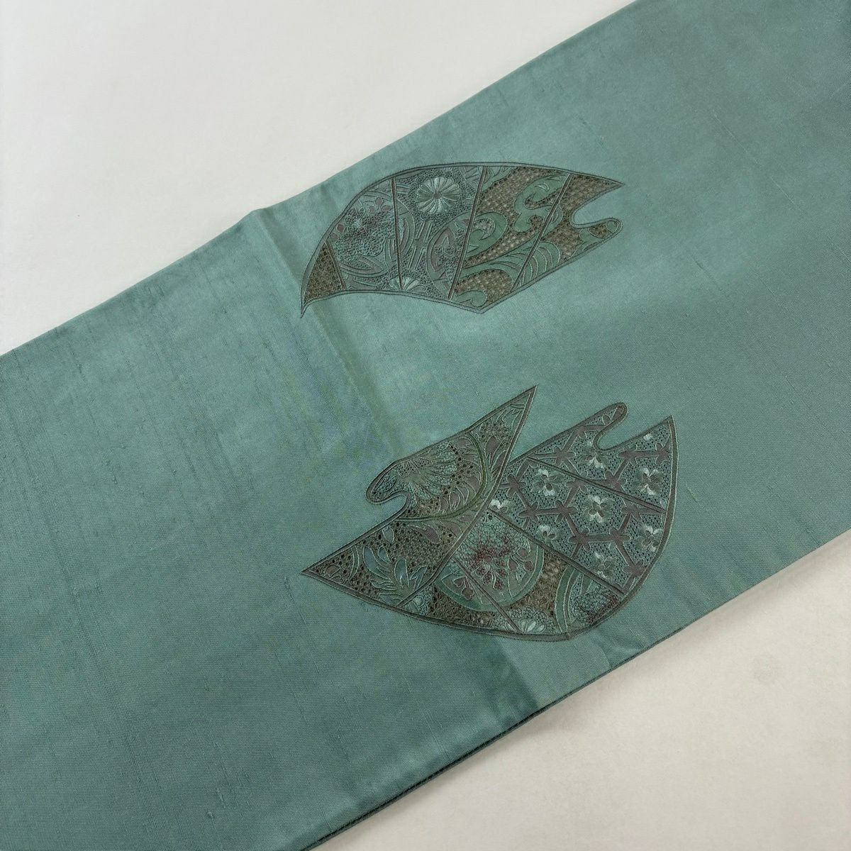 袋帶 秀品級 紬織織 御所車 草花紋刺繡 淺綠 お太鼓圖案 純蠶絲