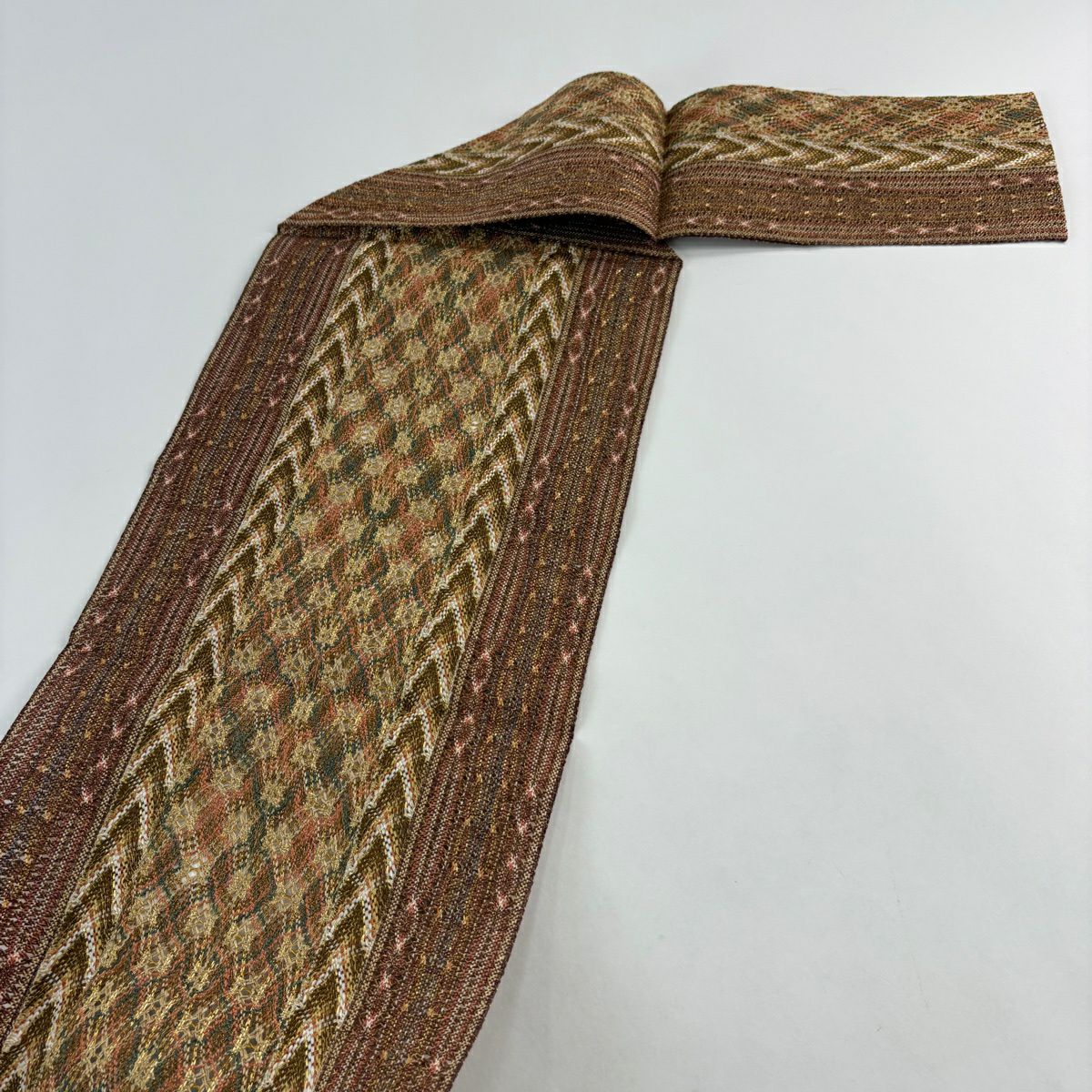 【美品】 名古屋帶 秀品級 松樹葉仕立 八寸名古屋帶 大和 縞 幾何學 金絲 淺茶 純蠶絲