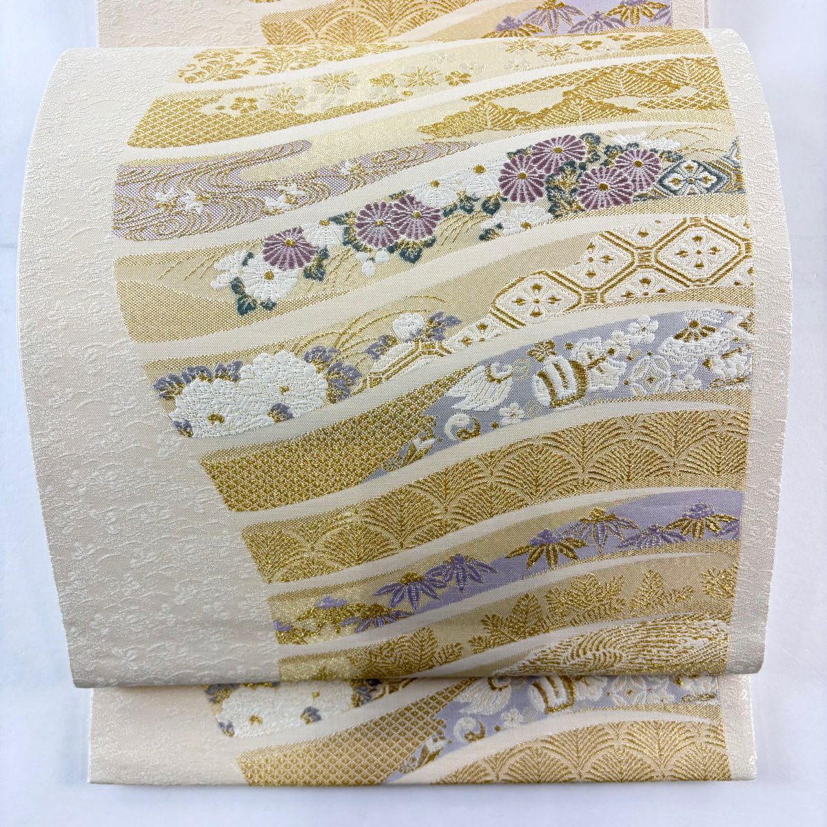 【美品】 袋帶 名品級 熨斗紋流文 熨斗紋 草花紋 金糸 金金箔 米色 六通 純蠶絲