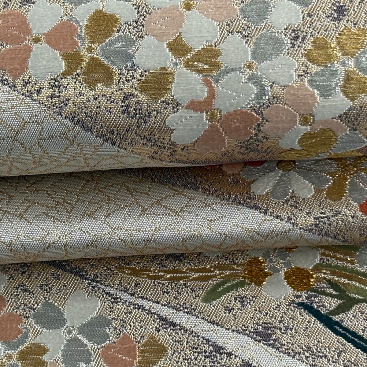 【美品】 袋帶 名品級 祥園 落款 草花紋 松樹 金絲 金金箔 米色 六通 純蠶絲