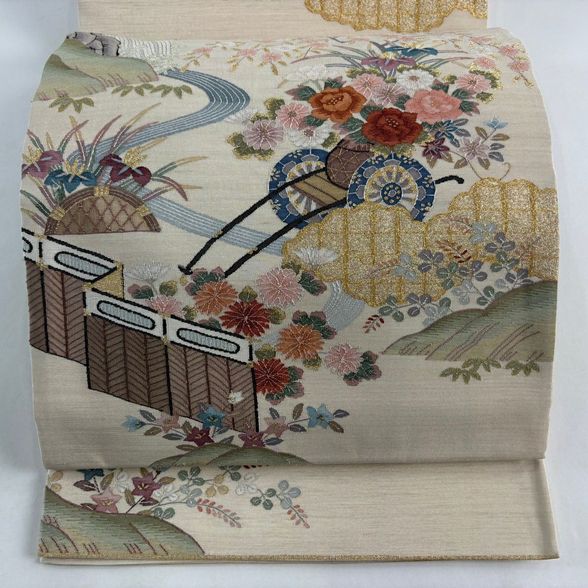 【美品】 袋帶 名品級 花車 滝 金銀彩 米色 お太鼓圖案 純蠶絲