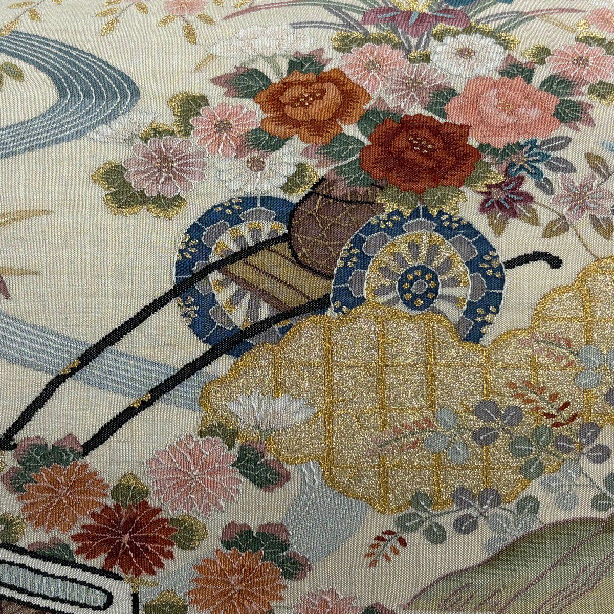 【美品】 袋帶 名品級 花車 滝 金銀彩 米色 お太鼓圖案 純蠶絲