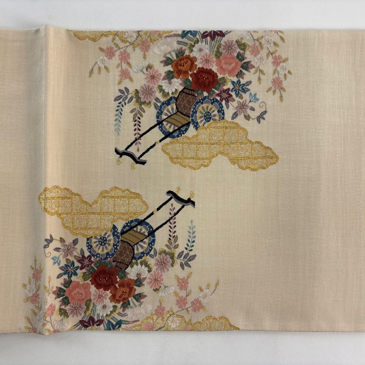 【美品】 袋帶 名品級 花車 滝 金銀彩 米色 お太鼓圖案 純蠶絲