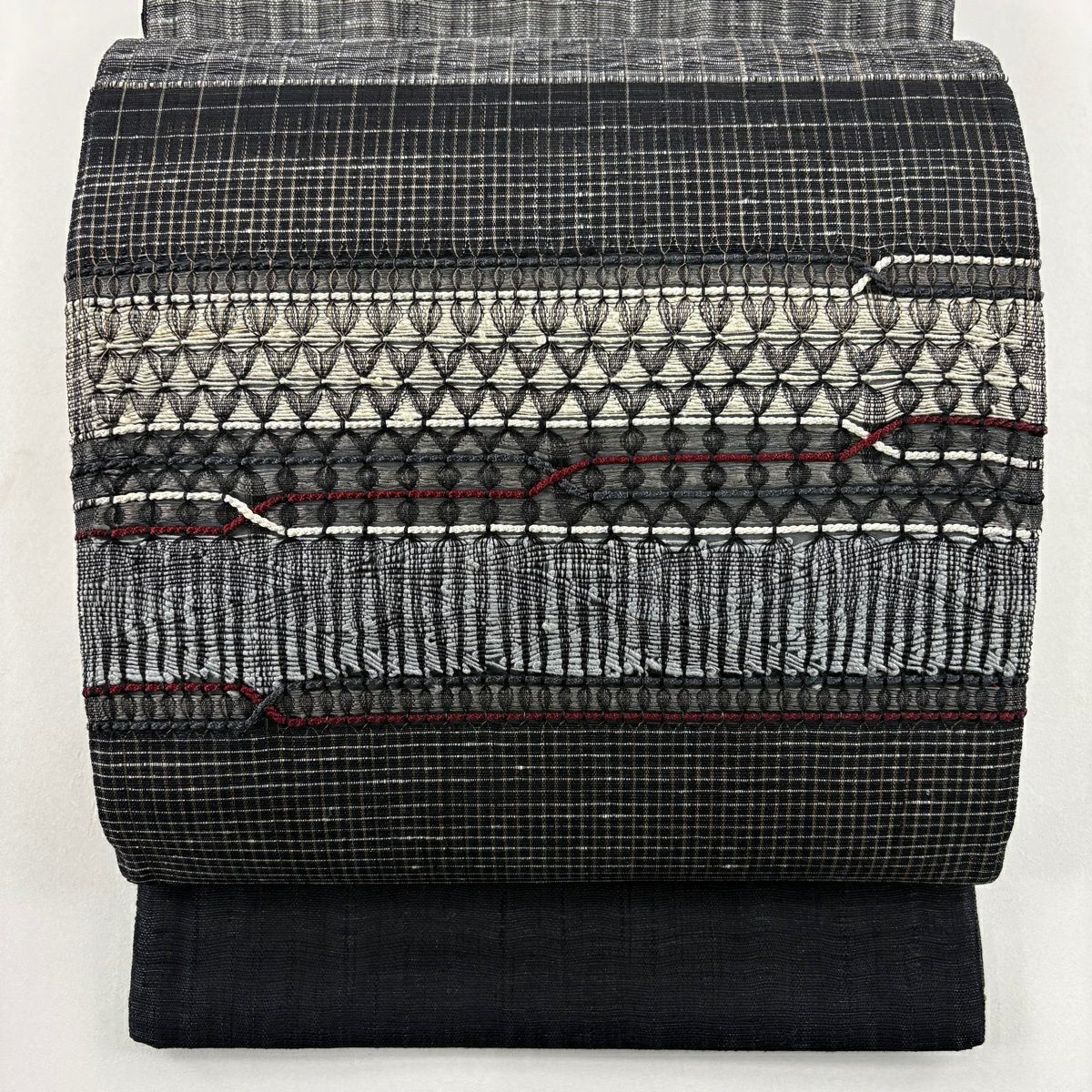 【美品】 袋帶 逸品級 渡文 落款あり 証紙あり 西陣織 雙面 縞 幾何學 黑 お太鼓柄 純蠶絲