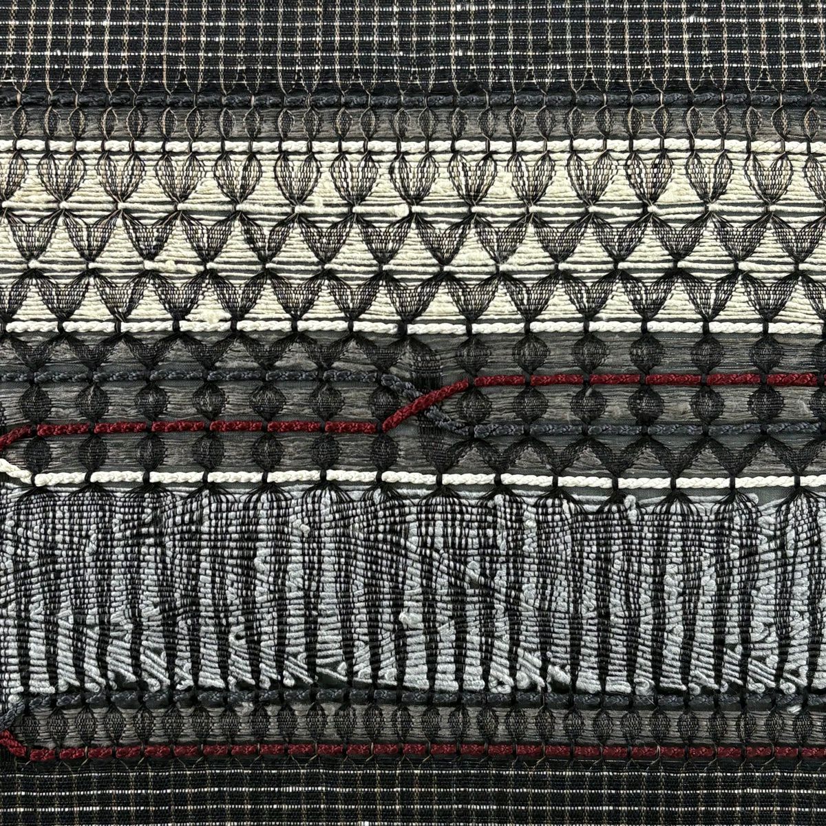 【美品】 袋帶 逸品級 渡文 落款あり 証紙あり 西陣織 雙面 縞 幾何學 黑 お太鼓柄 純蠶絲