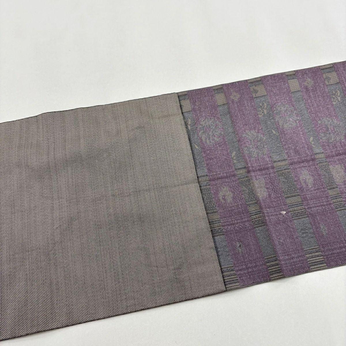 名古屋帶 逸品級 八寸名古屋帶 松樹葉仕立 花唐草紋 縞 銀糸 灰紫 純蠶絲