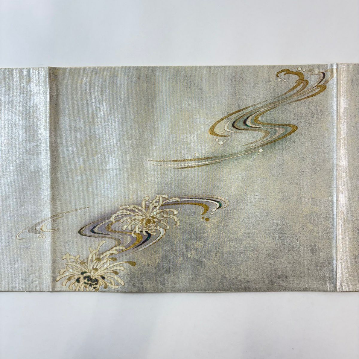 【美品】 袋帶 名品級 大和 菊花 流水 螺鈿金金箔 灰白 大鼓圖案 純蠶絲