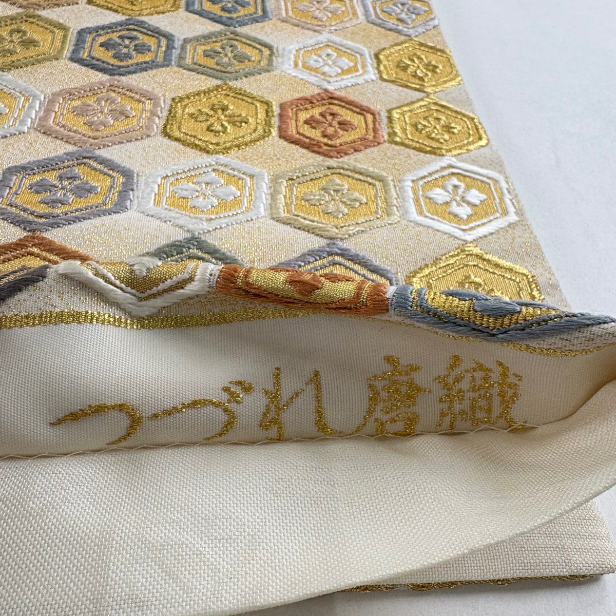 袋帶 逸品級 附落款 織匠十一代 篠屋宗兵衛 附共箱 龜甲花 つづれ唐織 金絲 奶油色 六通 純蠶絲