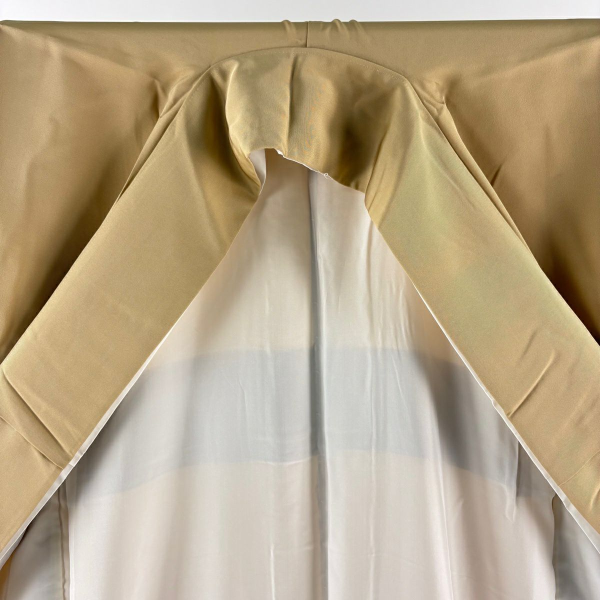色留袖禮服 身長156.5cm 袖長62.5cm S 雙層 千總 落款あり 茶屋辻 金絲 金銀彩 米色 純蠶絲 逸品級 三つ紋