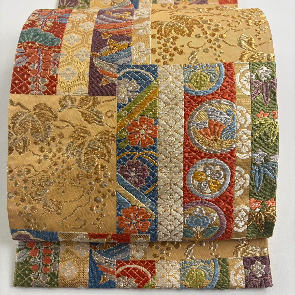 【美品】 袋帶 名品級 葡萄 線卷刺繡 金銀彩 山吹茶 六通 純蠶絲