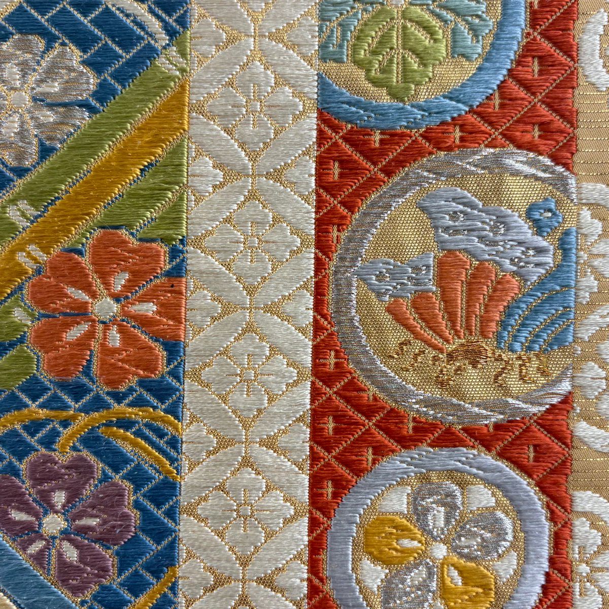 【美品】 袋帶 名品級 葡萄 線卷刺繡 金銀彩 山吹茶 六通 純蠶絲