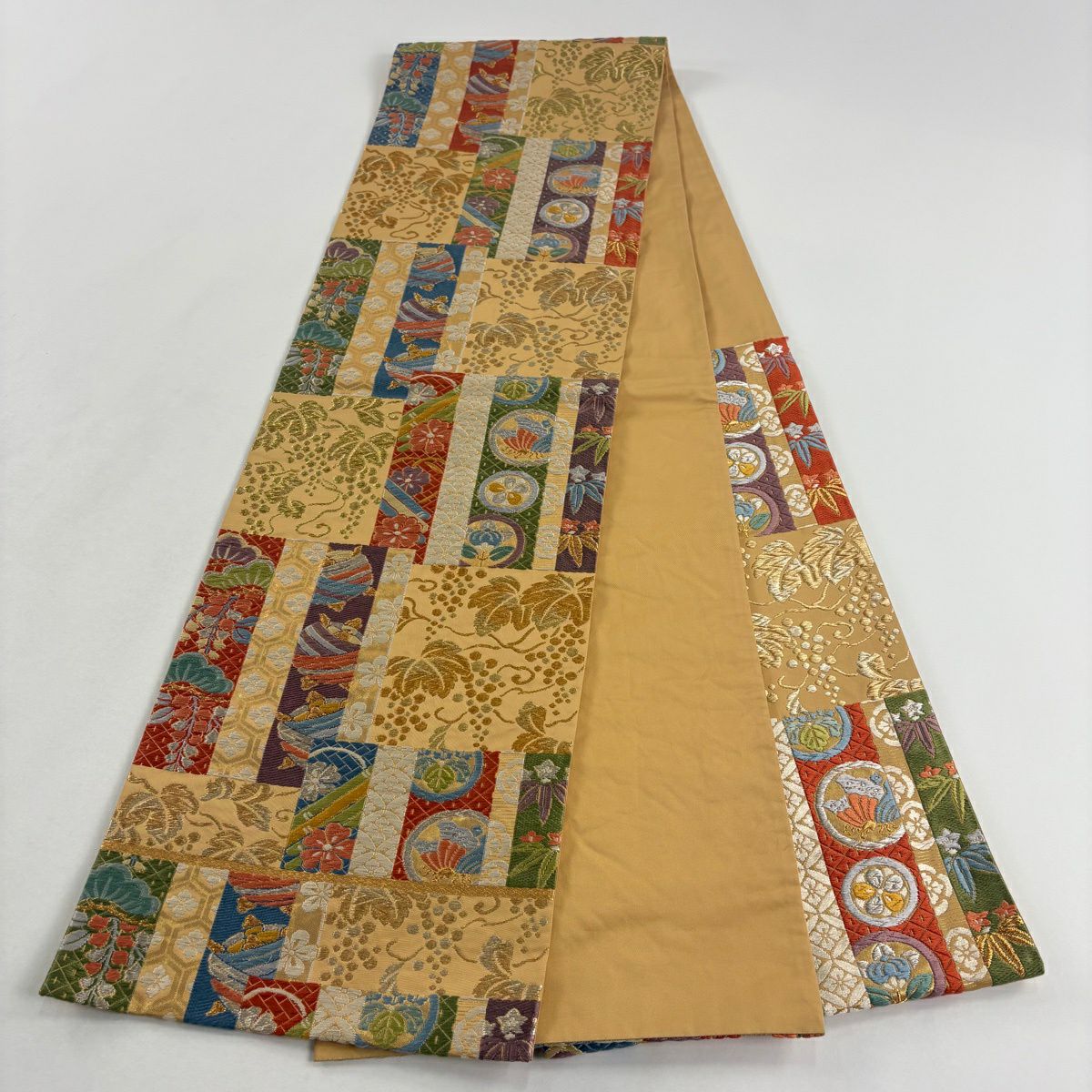 【美品】 袋帶 名品級 葡萄 線卷刺繡 金銀彩 山吹茶 六通 純蠶絲