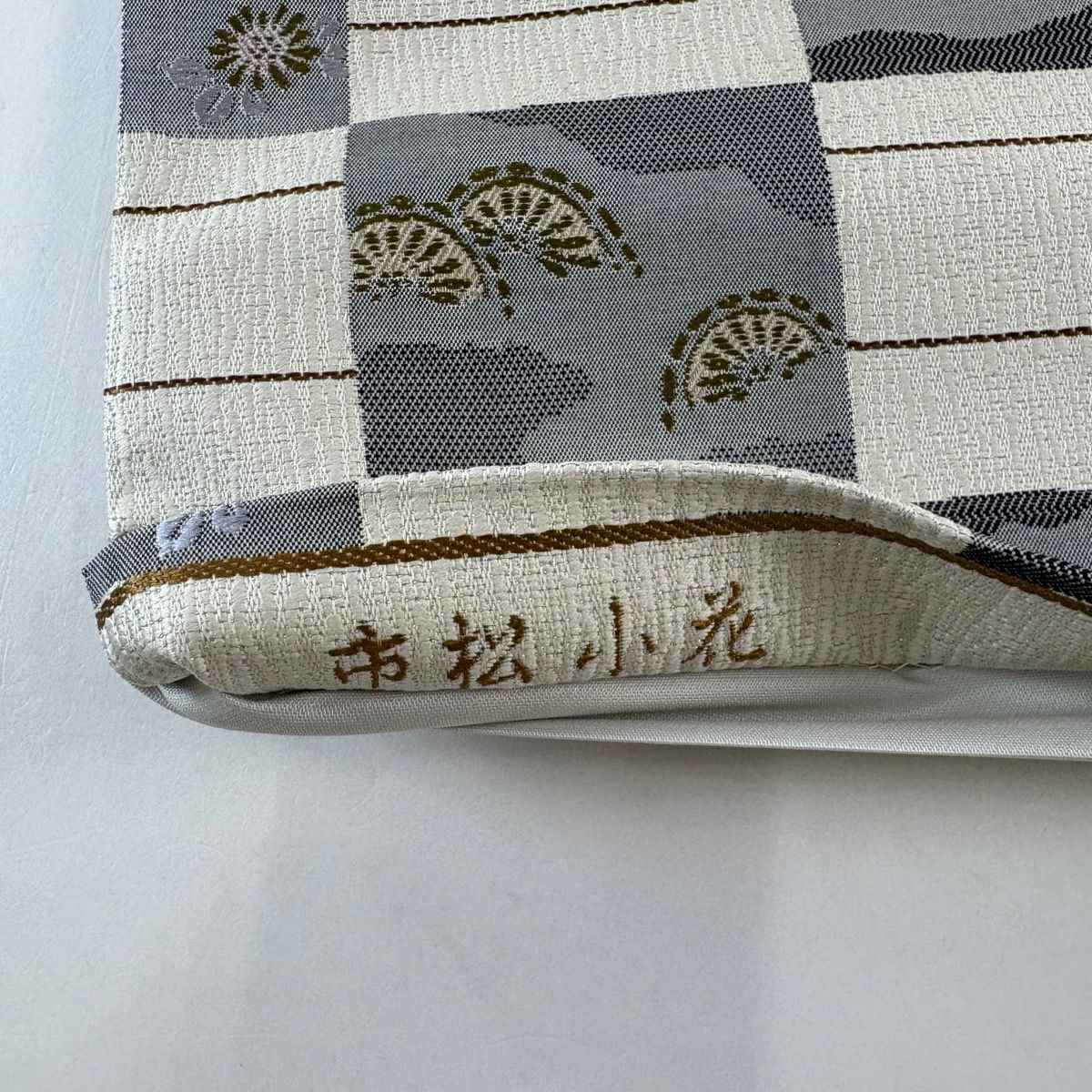 【美品】 袋帶 名品級 市松樹小花 片輪車 銀線 灰白 六通 純蠶絲