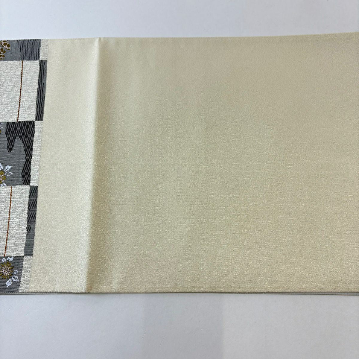 【美品】 袋帶 名品級 市松樹小花 片輪車 銀線 灰白 六通 純蠶絲