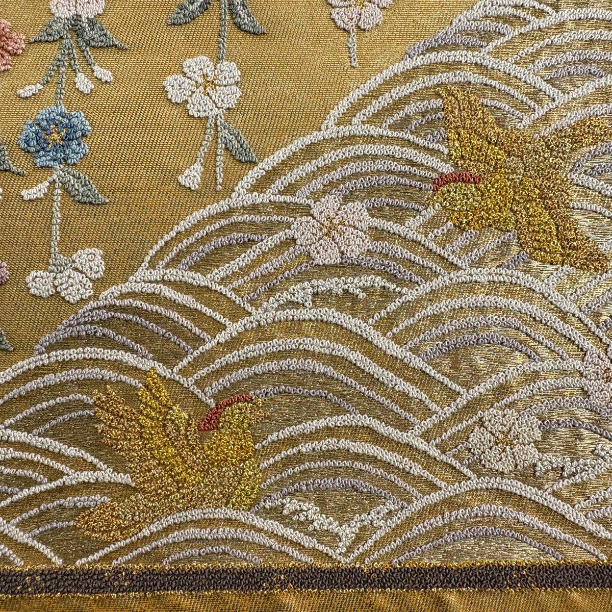 【美品】 袋帶 名品級 關西仕立 雪垂櫻 波 相良刺繡 金線 金色 大鼓圖案 純蠶絲