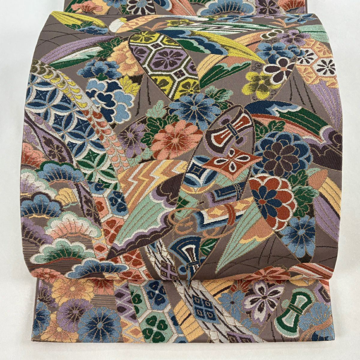 【美品】 袋帶 逸品級 白綾苑大庭 落款あり 松樹竹子梅花 寶盡くし 刺繡 金金箔 茶紫 六通 純蠶絲
