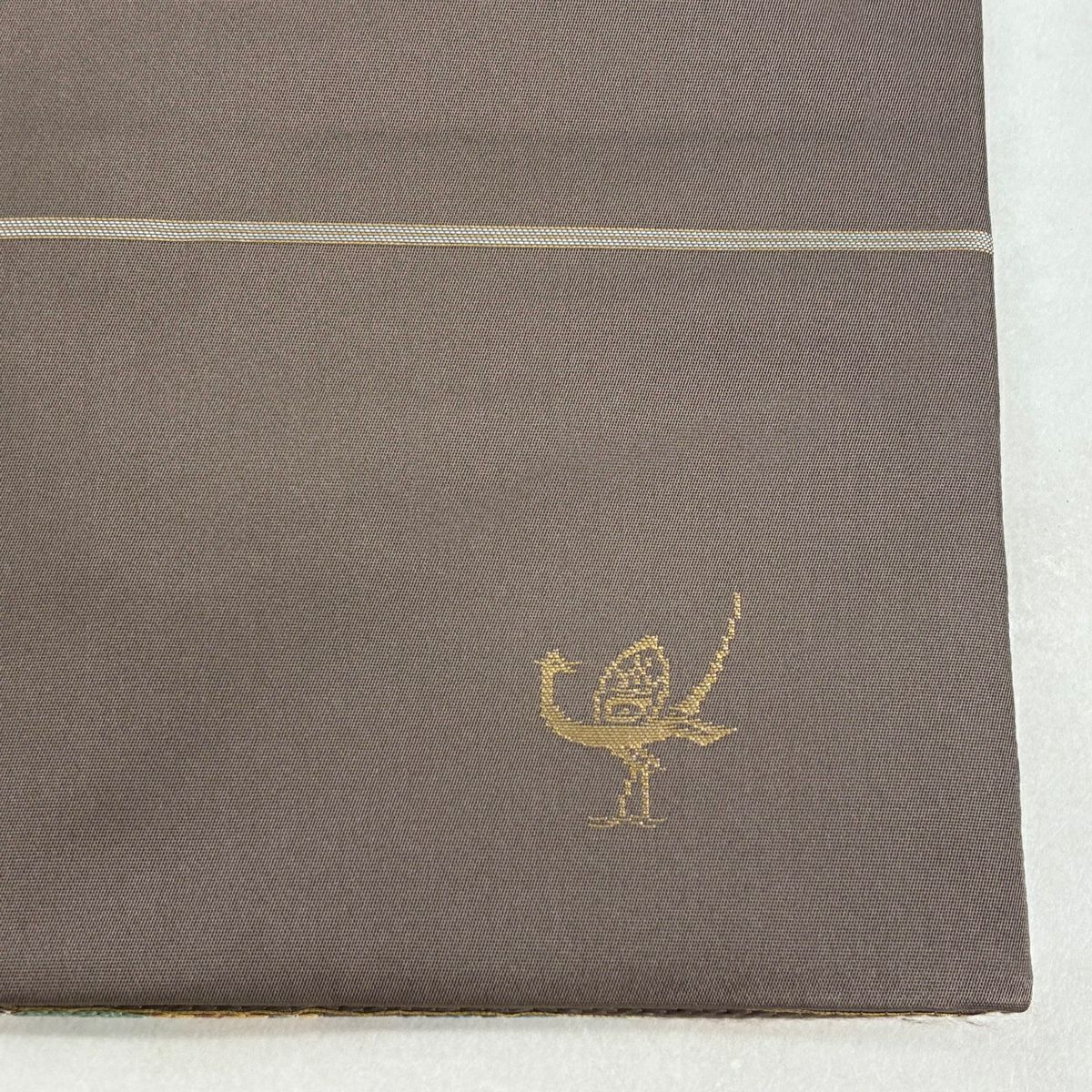 【美品】 袋帶 逸品級 白綾苑大庭 落款あり 松樹竹子梅花 寶盡くし 刺繡 金金箔 茶紫 六通 純蠶絲