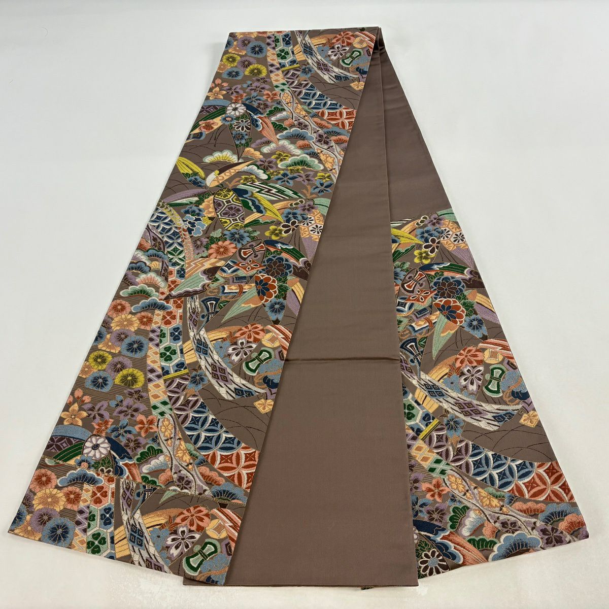 【美品】 袋帶 逸品級 白綾苑大庭 落款あり 松樹竹子梅花 寶盡くし 刺繡 金金箔 茶紫 六通 純蠶絲