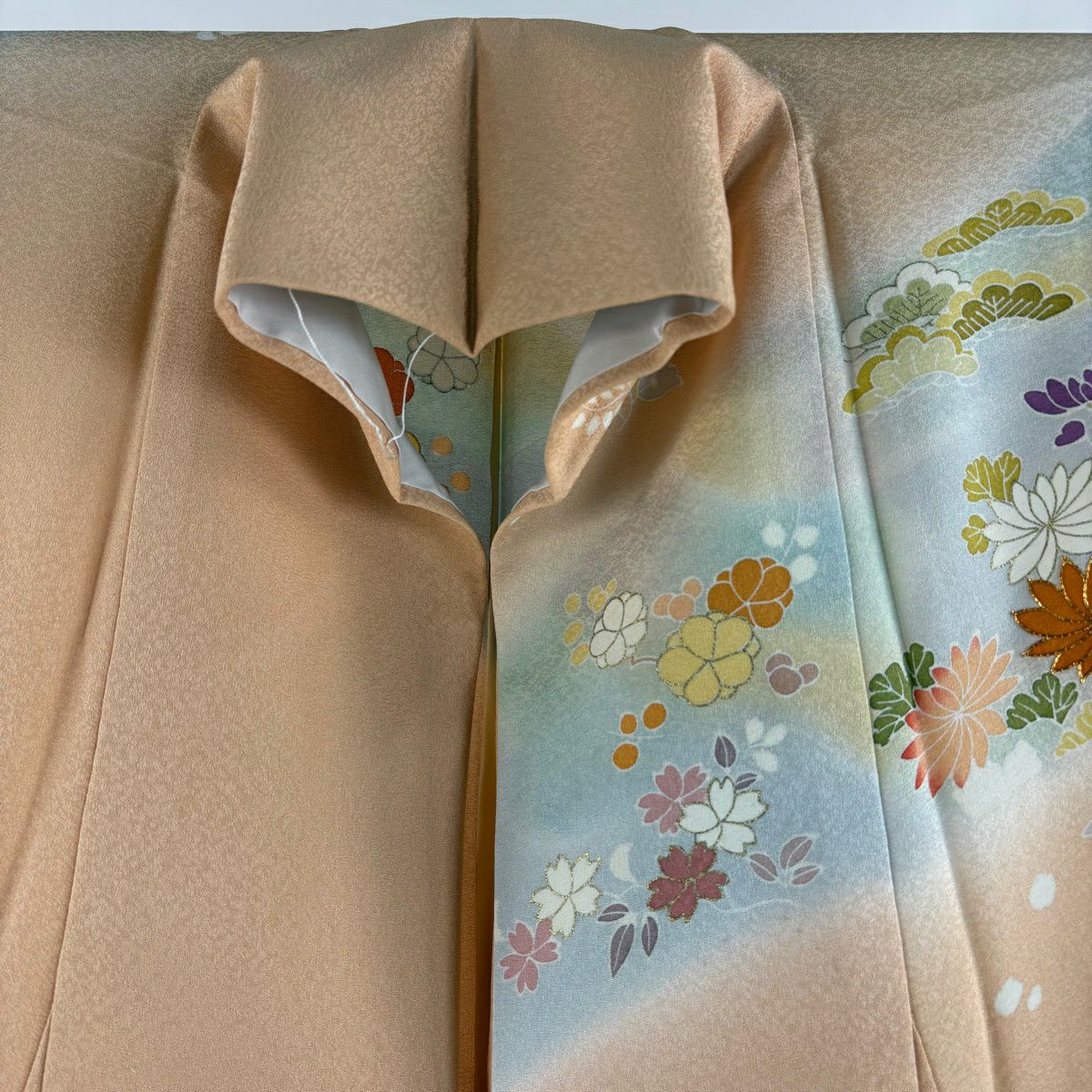 訪問服 身長162.5cm 袖長64.5cm M 單層 千總 有落款 菊花 龜甲 金絲 金銀彩 淺橙色 純蠶絲 逸品級