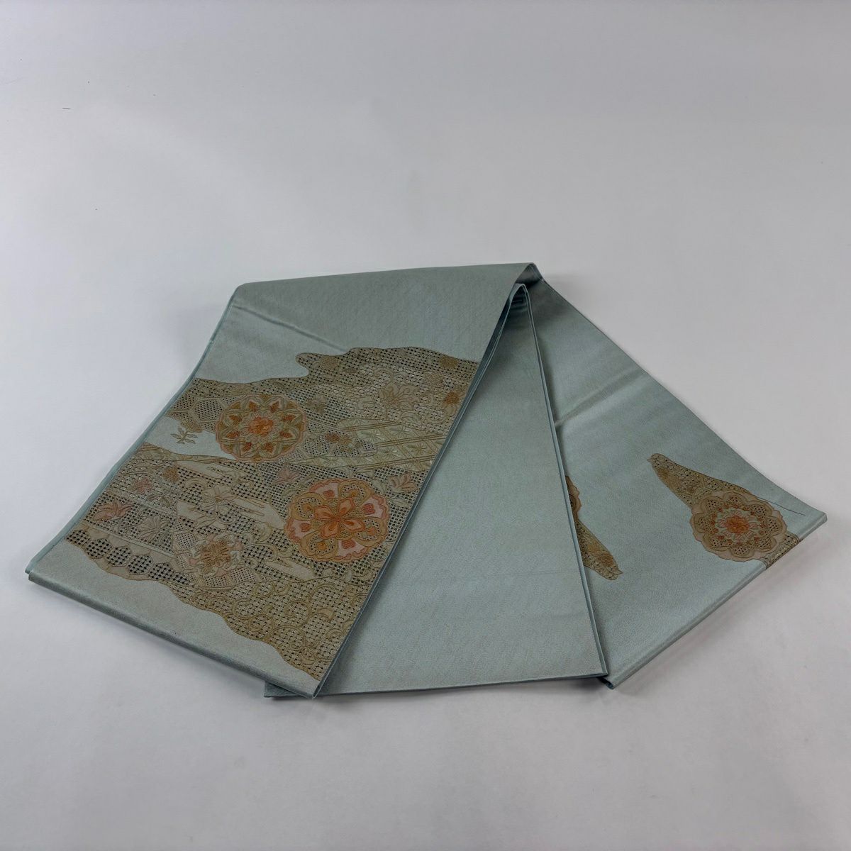 【美品】 袋帶 秀品級 華紋 花唐草紋 刺繡 金彩裝飾 青灰 純蠶絲