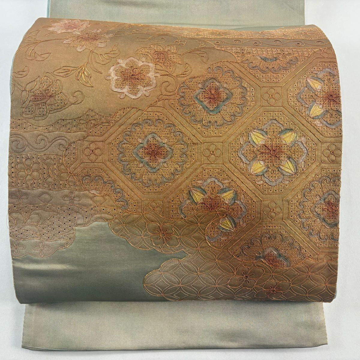 袋帶 秀品級 關西仕立 雪江華紋 花唐草紋 刺繡 金銀彩 金茶 お太鼓圖案 純蠶絲