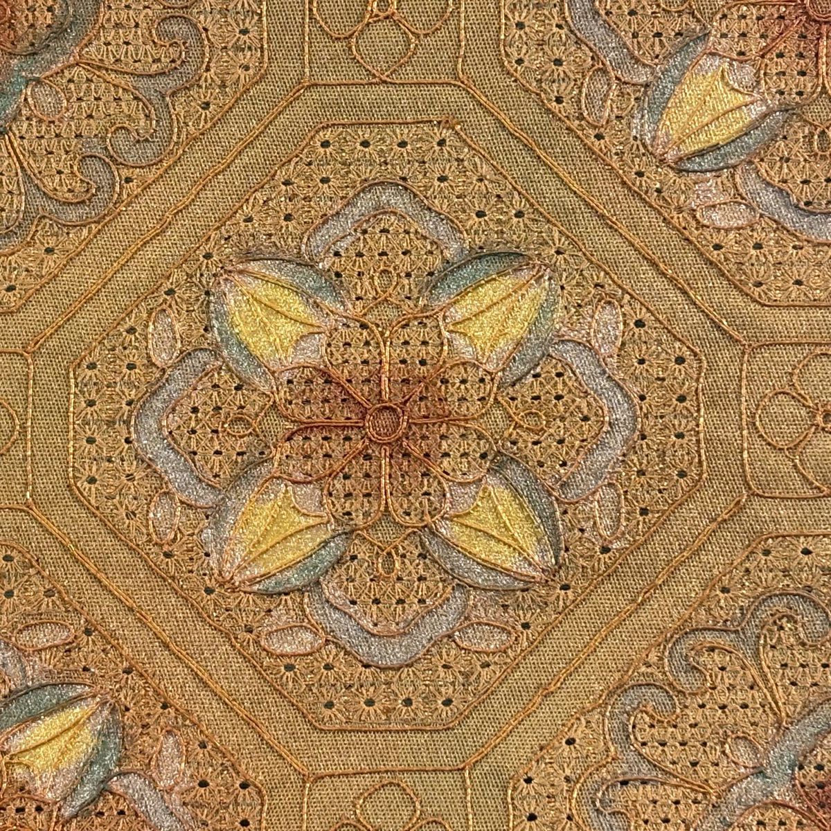 袋帶 秀品級 關西仕立 雪江華紋 花唐草紋 刺繡 金銀彩 金茶 お太鼓圖案 純蠶絲