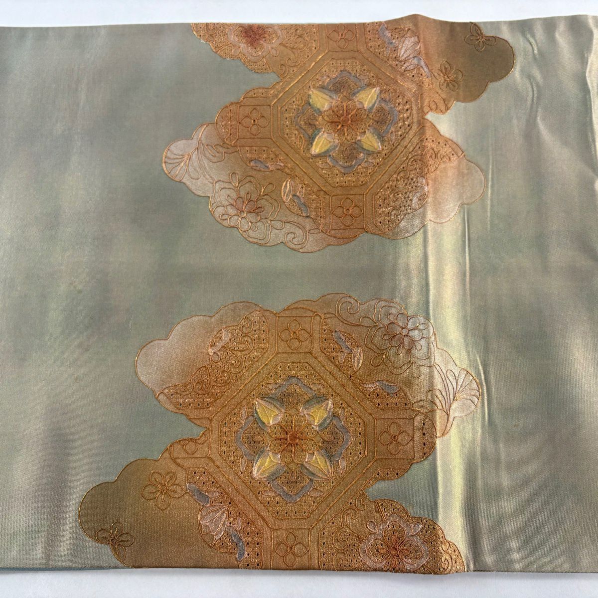 袋帶 秀品級 關西仕立 雪江華紋 花唐草紋 刺繡 金銀彩 金茶 お太鼓圖案 純蠶絲