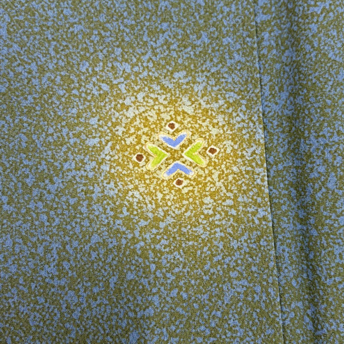 【美品】 小紋 身長150cm 袖長62.5cm S 雙層 松樹井青青 落款あり 幾何學 金銀彩 漸層 茶綠 純蠶絲 名品級