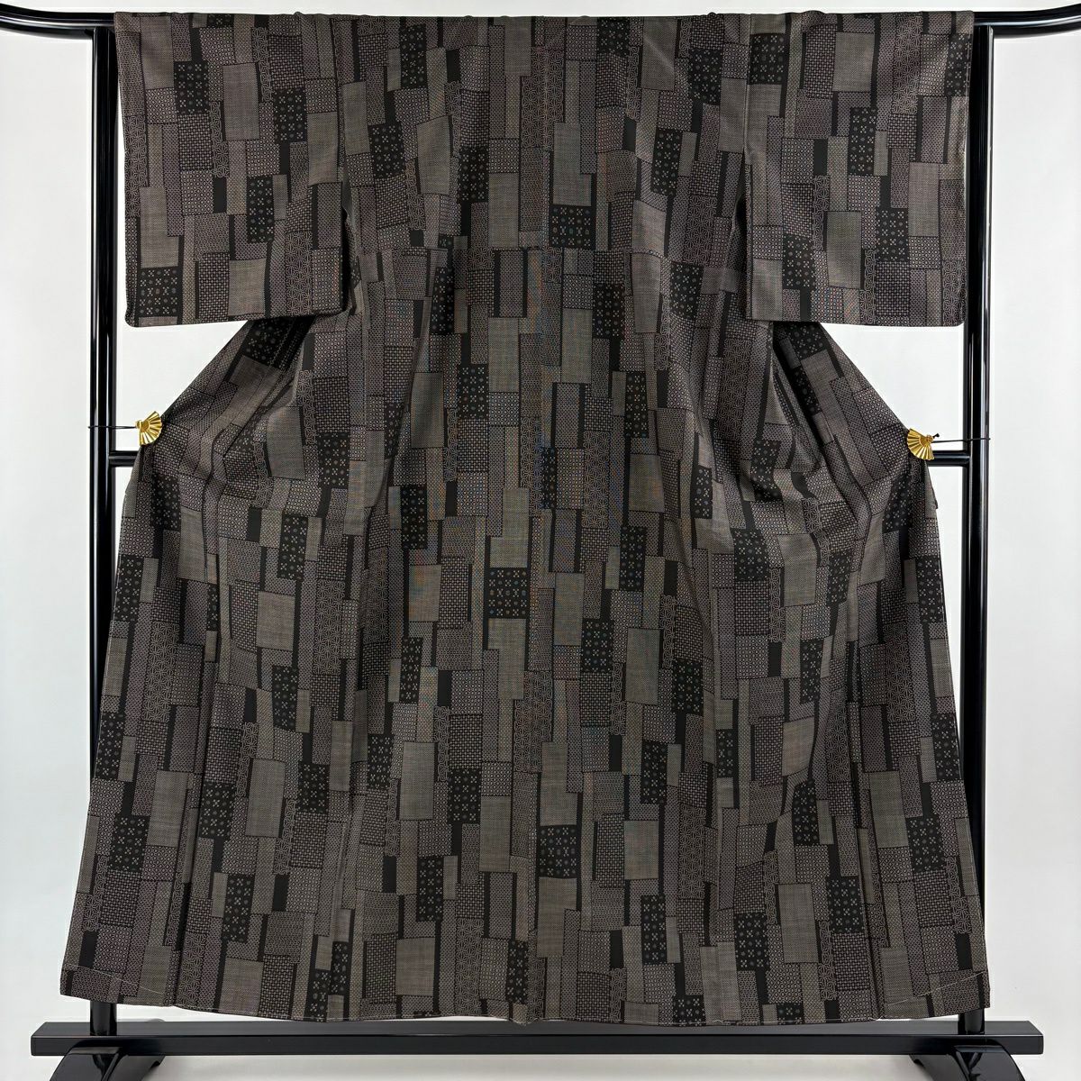 【美品】 大島紬織 身長155.5cm 袖長64cm M 雙層 純泥染 ますいわ屋 證書あり 短冊 麻葉 焦茶 正蠶絲 名品級
