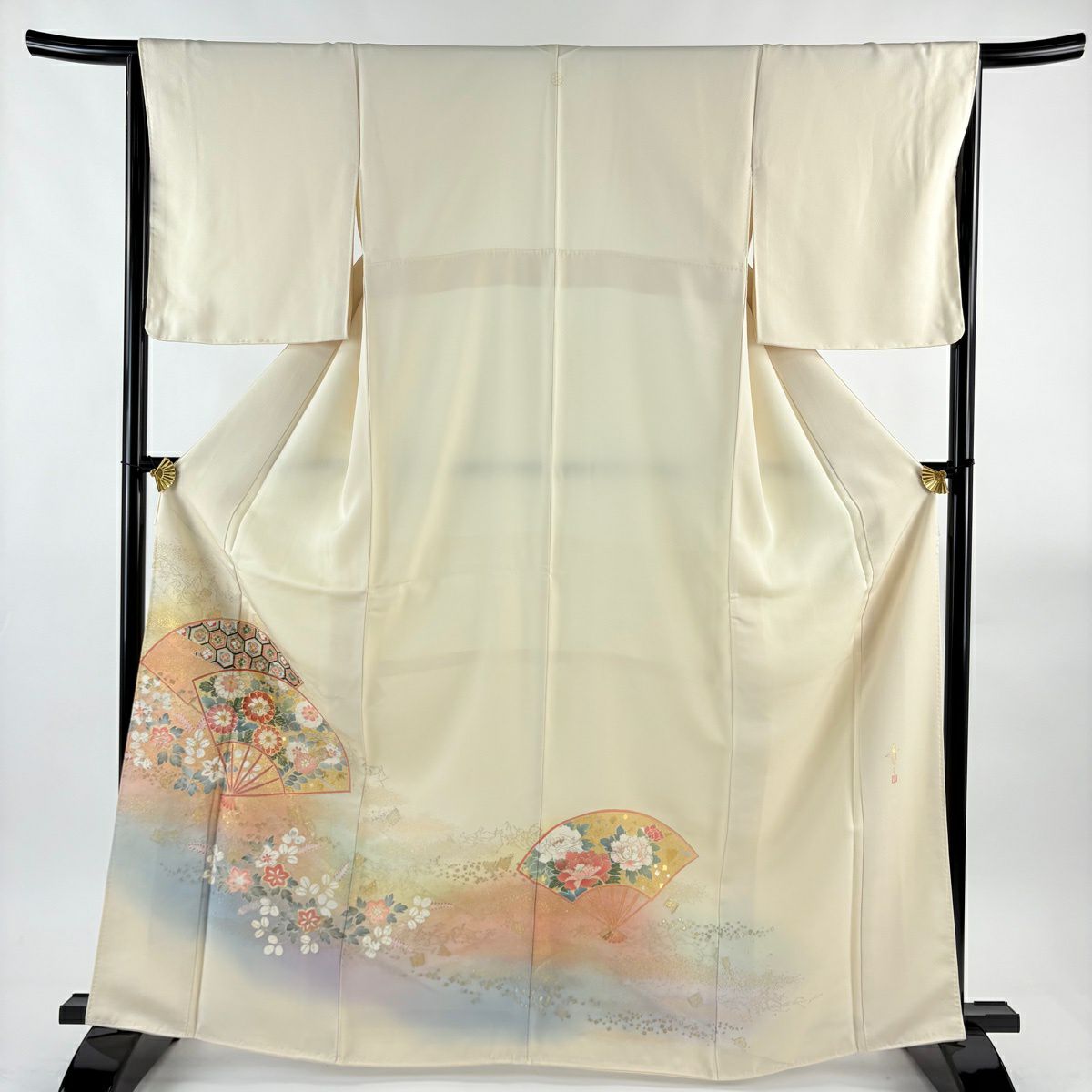 色留袖禮服 身長165cm 袖長66cm M 雙層 松樹井青青 落款あり 扇子 菊花 金絲 金銀彩 奶油色 純蠶絲 名品級 一つ紋