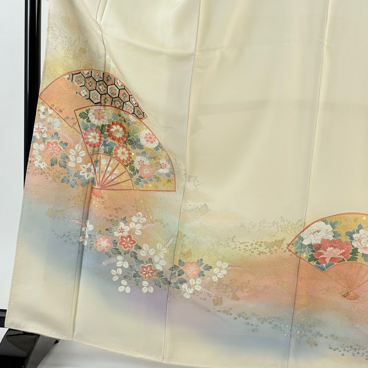 色留袖禮服 身長165cm 袖長66cm M 雙層 松樹井青青 落款あり 扇子 菊花 金絲 金銀彩 奶油色 純蠶絲 名品級 一つ紋