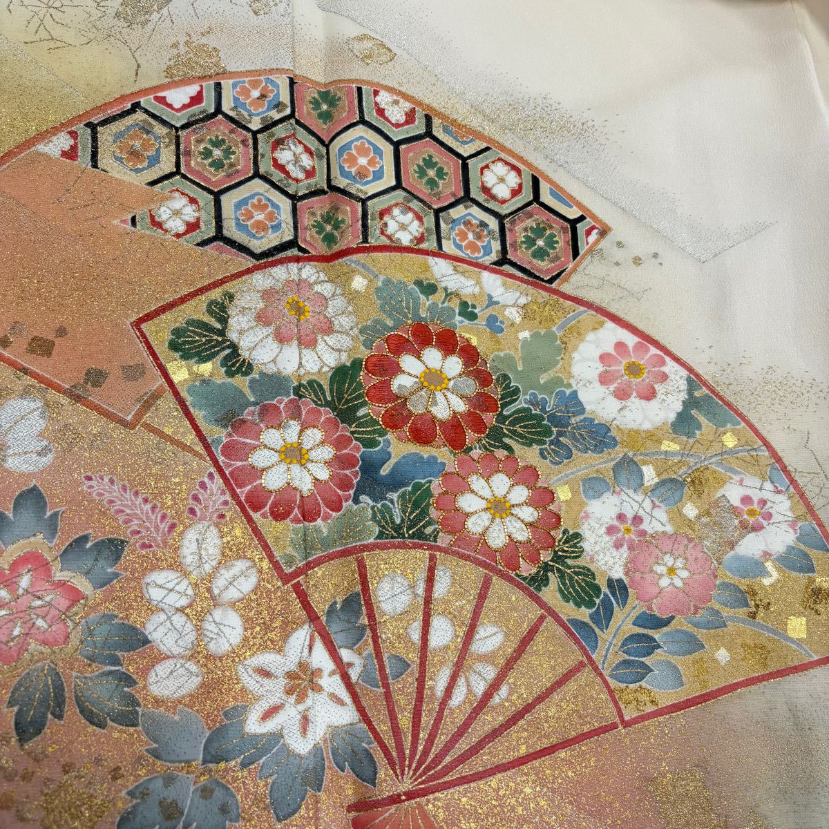 色留袖禮服 身長165cm 袖長66cm M 雙層 松樹井青青 落款あり 扇子 菊花 金絲 金銀彩 奶油色 純蠶絲 名品級 一つ紋