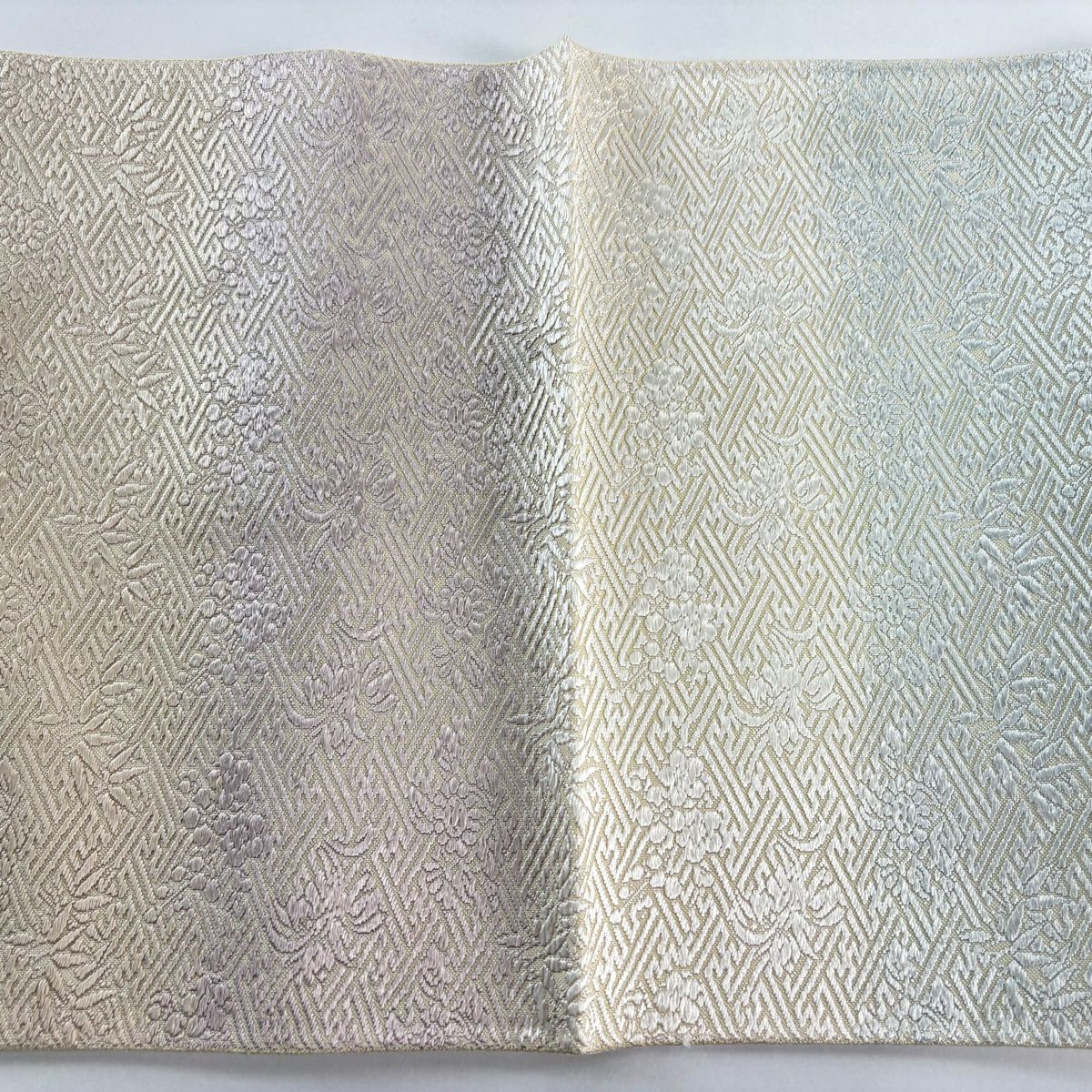 【美品】 袋帶 名品級 紗綾形 竹子梅花 唐織 奶油色 六通 純蠶絲