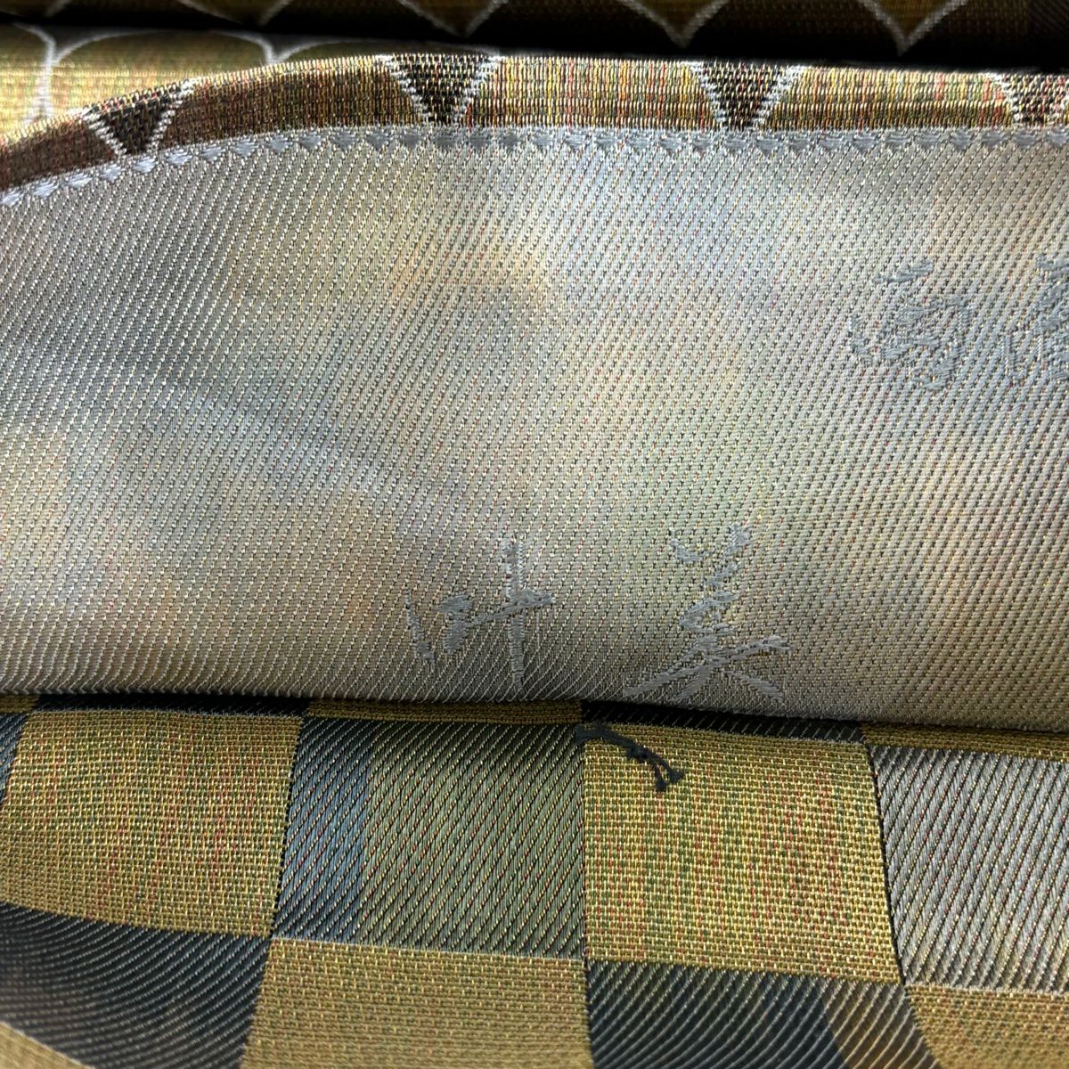 【美品】 袋帶 名品級 手先二通り 幾何學 金絲 金茶 お太鼓紋 純蠶絲