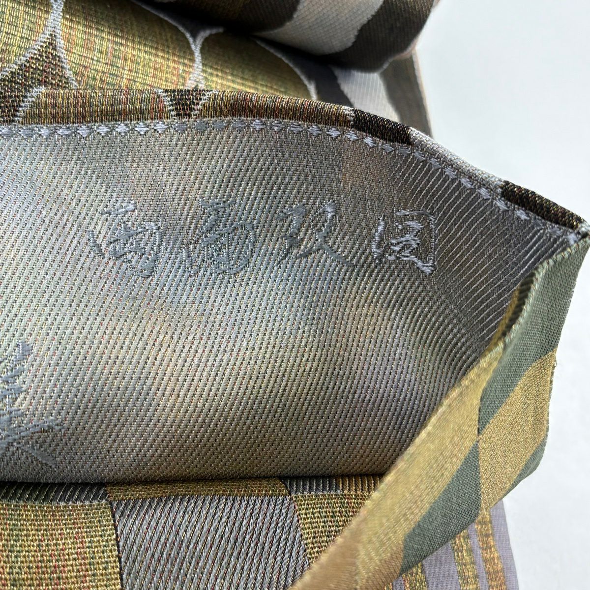 【美品】 袋帶 名品級 手先二通り 幾何學 金絲 金茶 お太鼓紋 純蠶絲