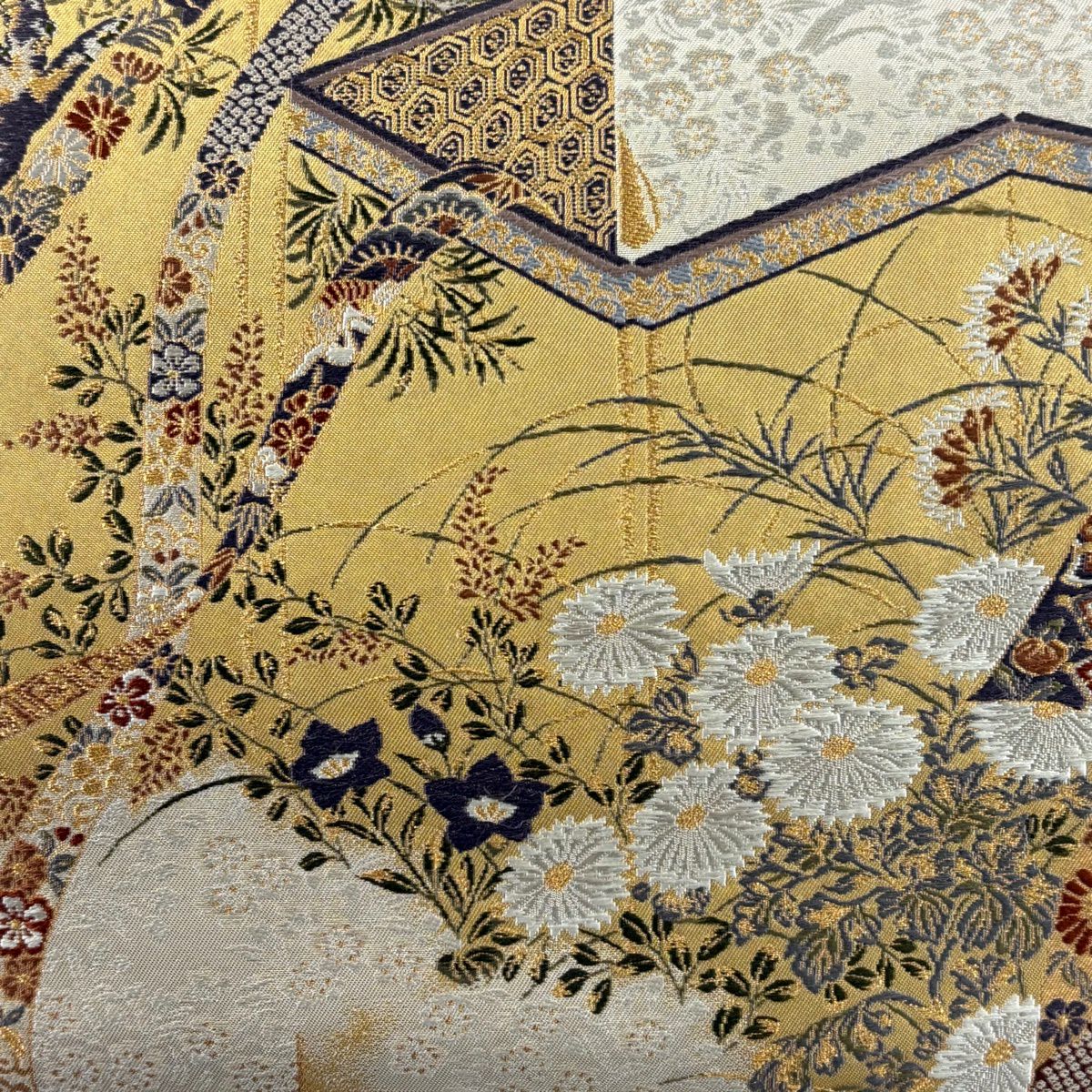 【美品】 袋帶 名品級 加納幸 落款あり 屏風 秋草 金金箔 金絲 米色 大鼓圖案 純蠶絲
