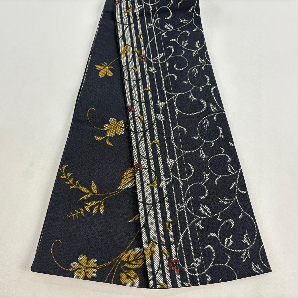 【美品】半幅帶 優品級 唐草紋 縞 墨 化纖