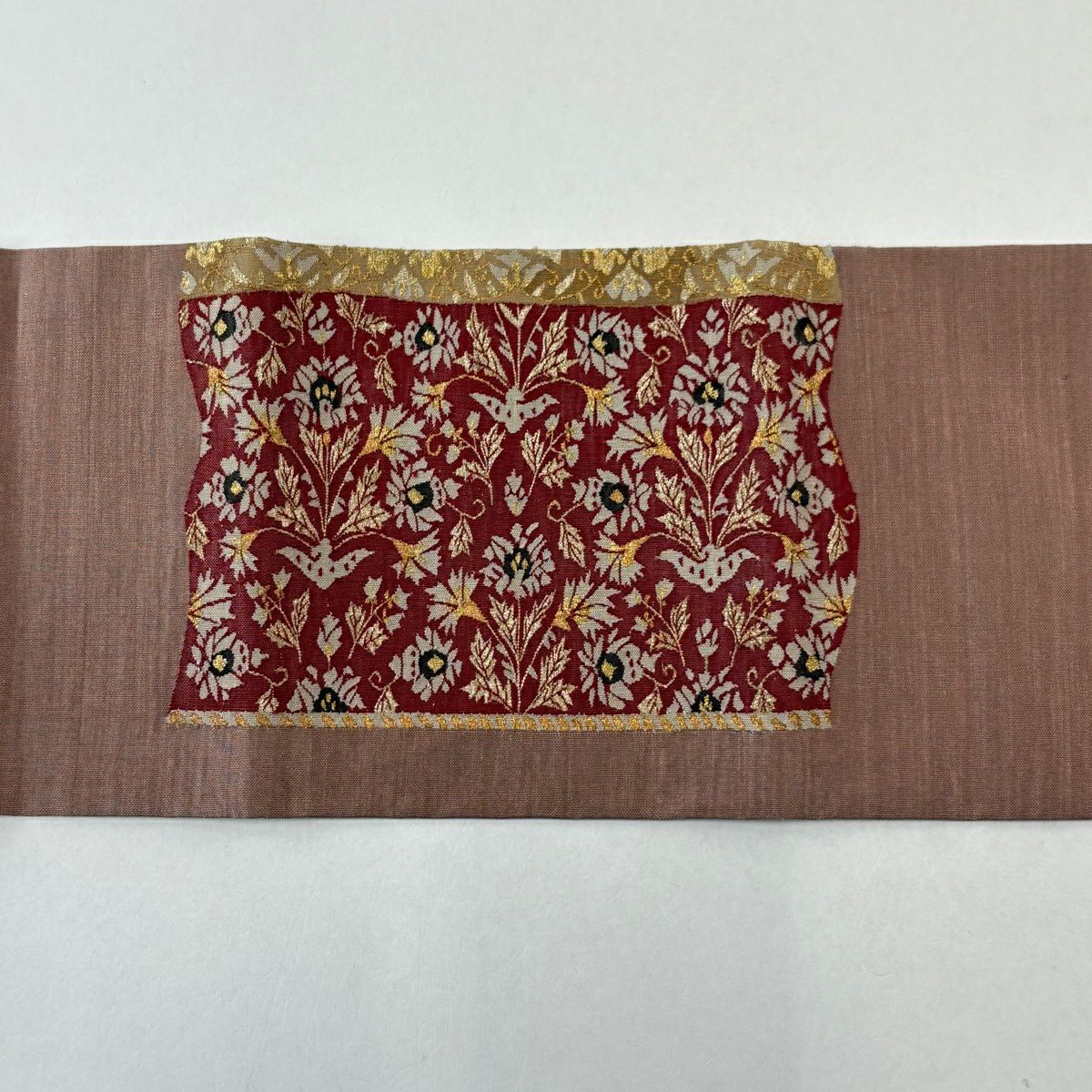 【美品】 名古屋帶 名品級 草花紋 金糸 薄小豆 純蠶絲