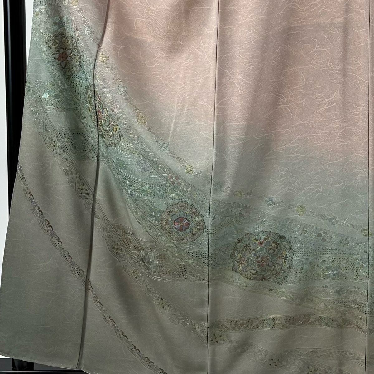 訪問服 身長159.5cm 袖長65.5cm M 雙層 華紋 花唐草紋 刺繡 金糸 灰櫻 純蠶絲 名品級 一つ紋