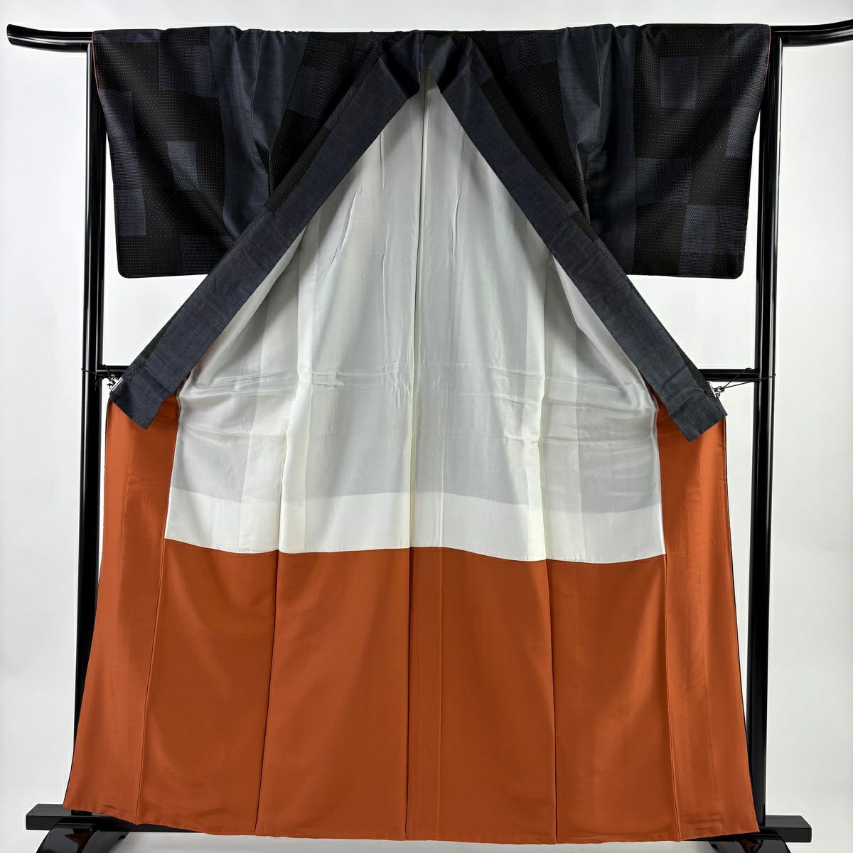 【美品】 大島紬織 身長162cm 袖長65.5cm M 雙層 純泥染 證書附帶 變化市松樹 絣 黑色 純蠶絲 名品級