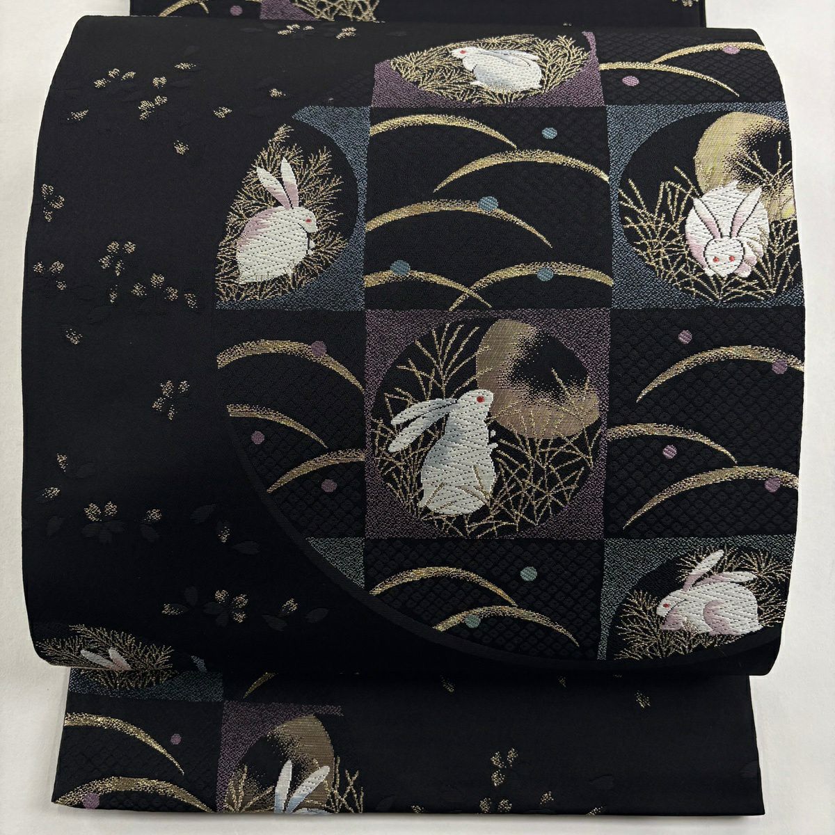 【美品】 袋帶 逸品級 萬葉染 兔子 露芝 金絲 刺繡 黑 六通 純蠶絲